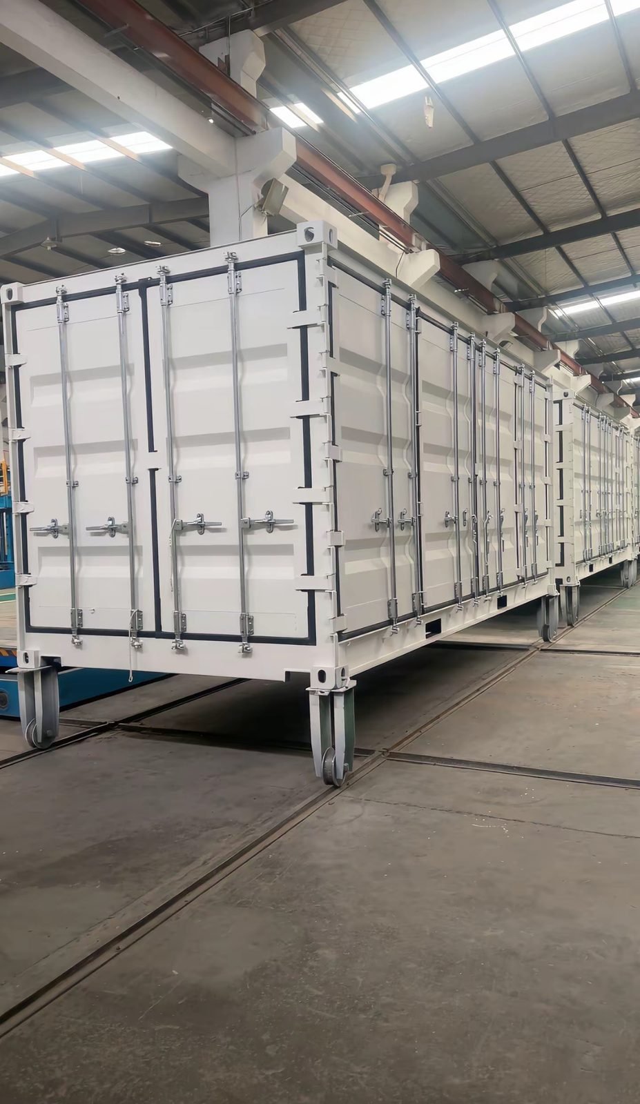 Corpi container verniciati finiti