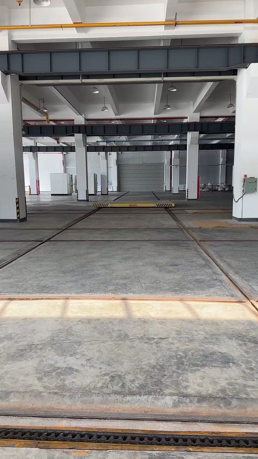 Bodenkettenfördererbahn in einer Beschichtungslinie