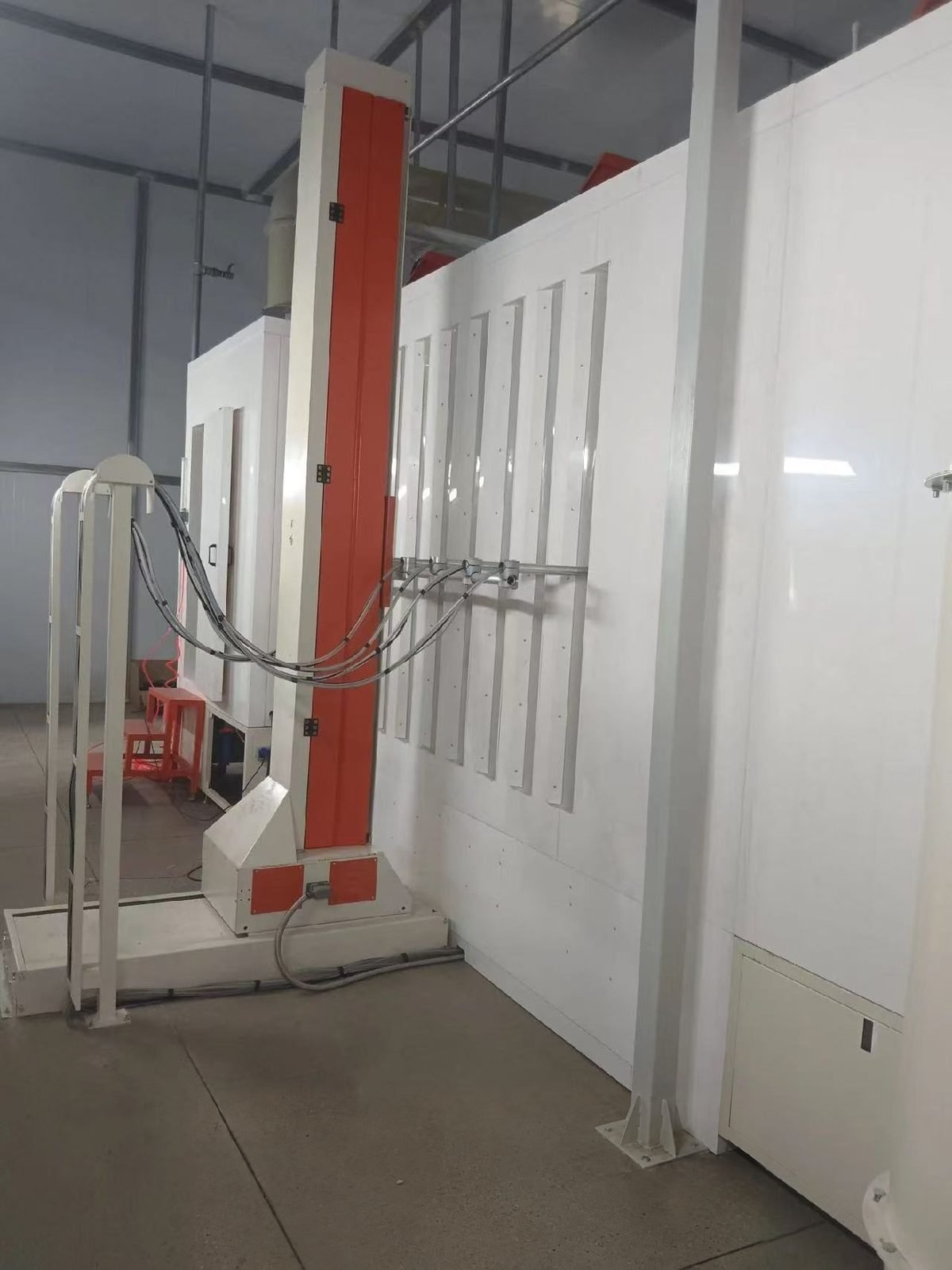 Reciprocante automatico in una cabina di verniciatura